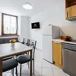 Centre - Croce Di Citta 88 * أَويستا